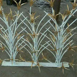 نرده روی دیوار لیلیوم