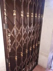 درب آکاردئونی پیچ شکلاتی تسمه نقش دار درب آکاردئونی پیچ شکلاتی تسمه نقش دار