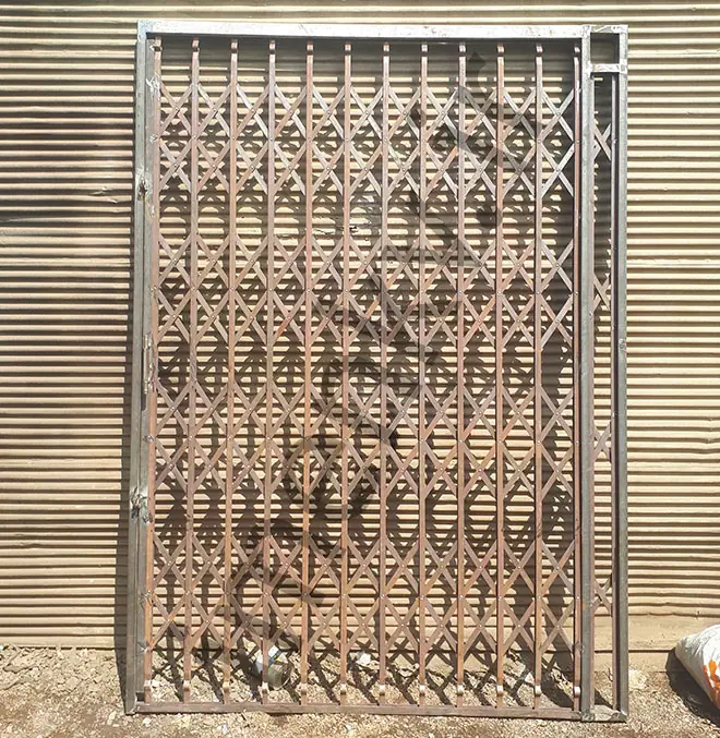 درب آکاردئونی در لاهیجان
