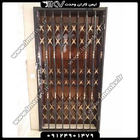درب آکاردئونی در صومعه‌سرا